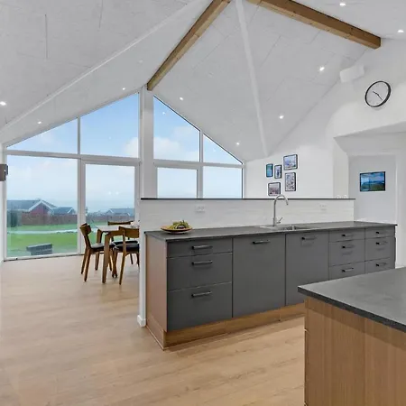 Gorgeous In With Kitchen Feriehus