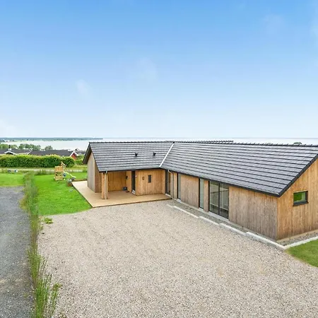 Gorgeous In With Kitchen Holiday home *