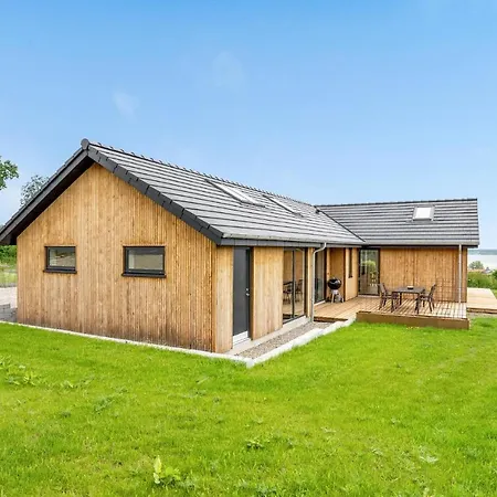 Gorgeous In With Kitchen Holiday home