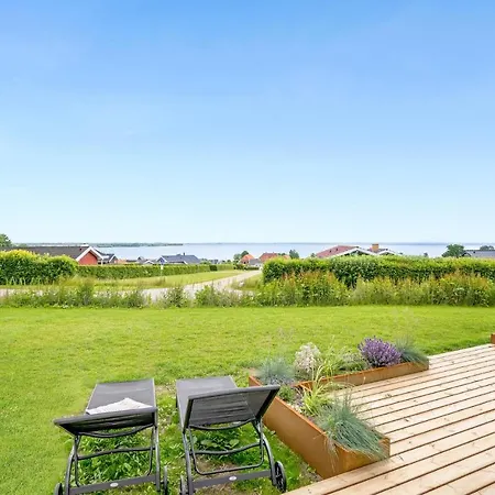 Gorgeous In With Kitchen Holiday home *