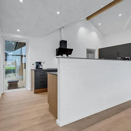 Gorgeous In With Kitchen Holiday home