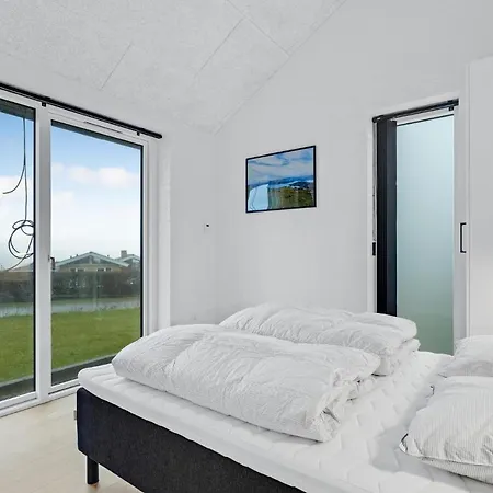Gorgeous In With Kitchen Holiday home