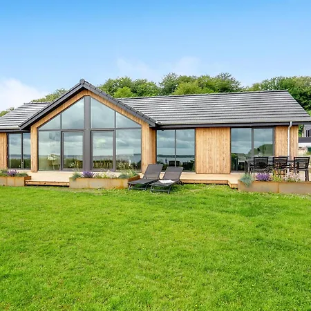 Holiday home Gorgeous In With Kitchen *