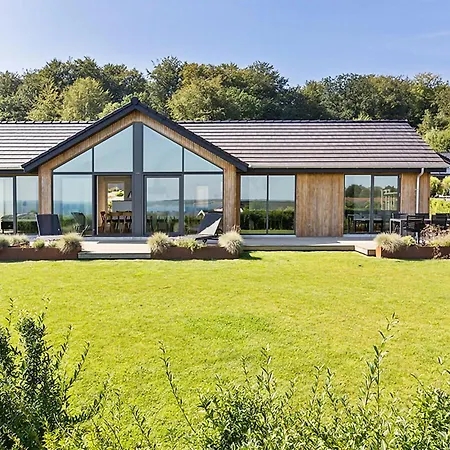 Gorgeous In With Kitchen Holiday home *