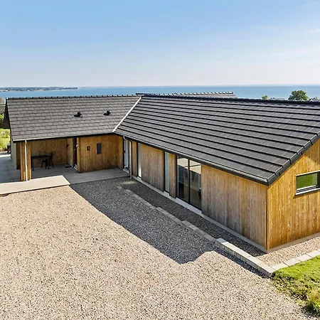 Dom wakacyjny Gorgeous In With Kitchen Sjolund